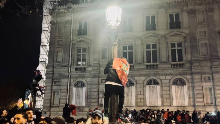 Coupe du monde : début de polémique à Amiens Nord après l'affichage d'un drapeau  marocain sur la mairie - France Bleu