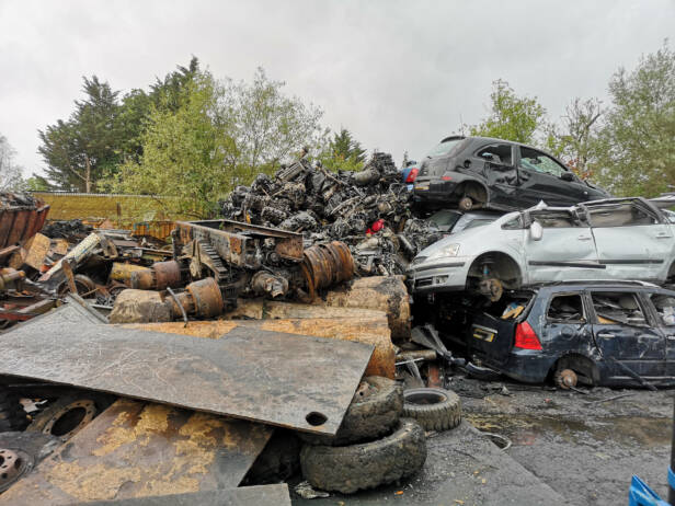 voitures à la casse; casse; automobiles; déchets