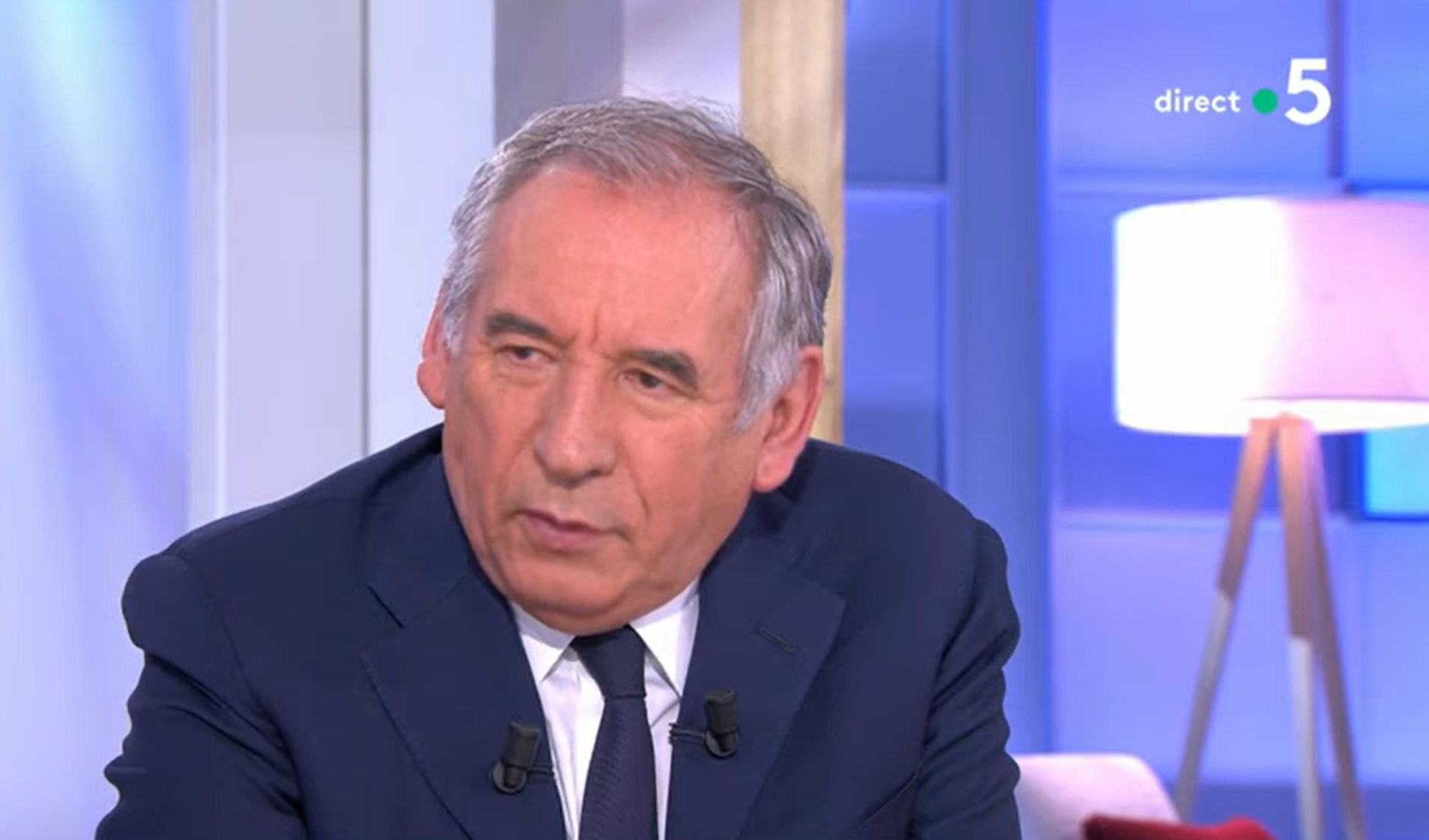 Remaniement : Au Pied Du Sapin, François Bayrou à Matignon ...