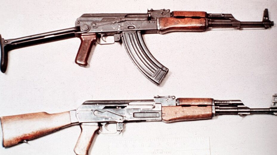 800px-AKMS_vs_AK-47