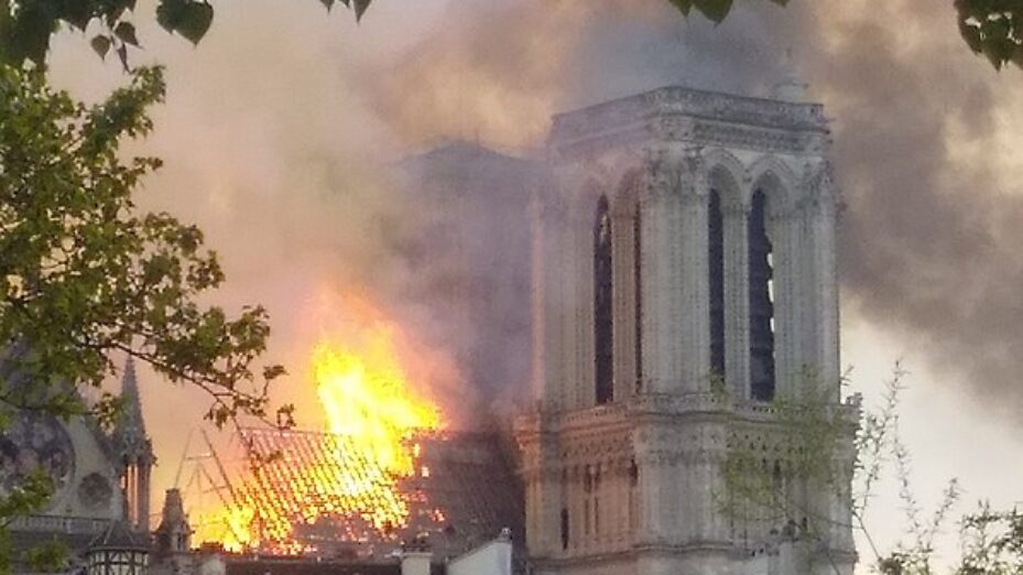 599px-Incendie_de_Notre-Dame-de-Paris_15_avril_2019_13_crop