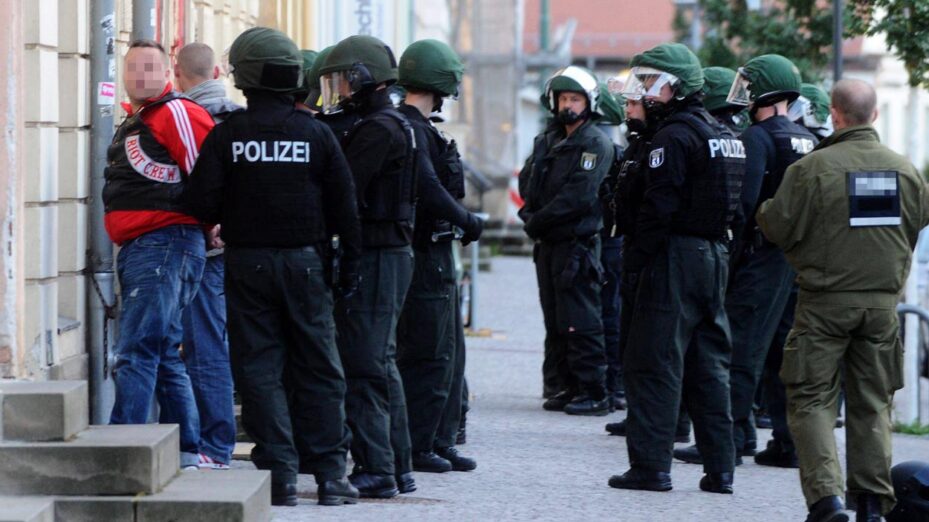 Brandenburger und Berliner Polizei verhindern mˆgliche Auseinandersetzung zwischen Hells Angels und Bandidos in Potsdam