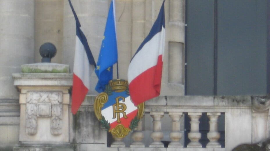 drapeaux français et européen
