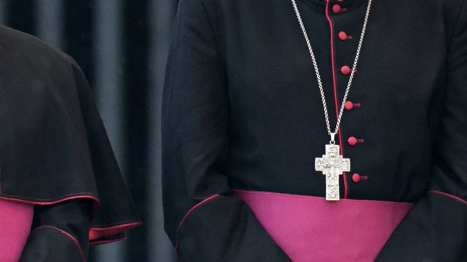 évêque église cardinal