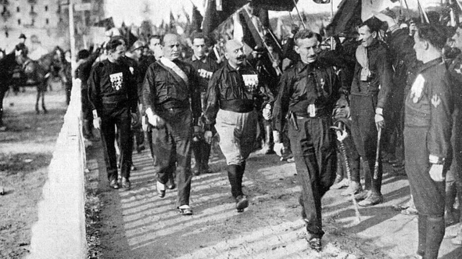 800px-March_on_Rome_1922_-_Mussolini