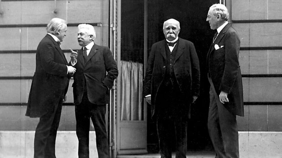 De la gauche vers la droite : Lloyd George, Vittorio Orlando, Georges Clemenceau et Woodrow Wilson