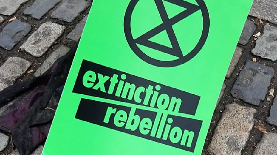 564px-London_November_23_2018_(24)_Extinction_Rebellion_Protest_Tower_Hill
