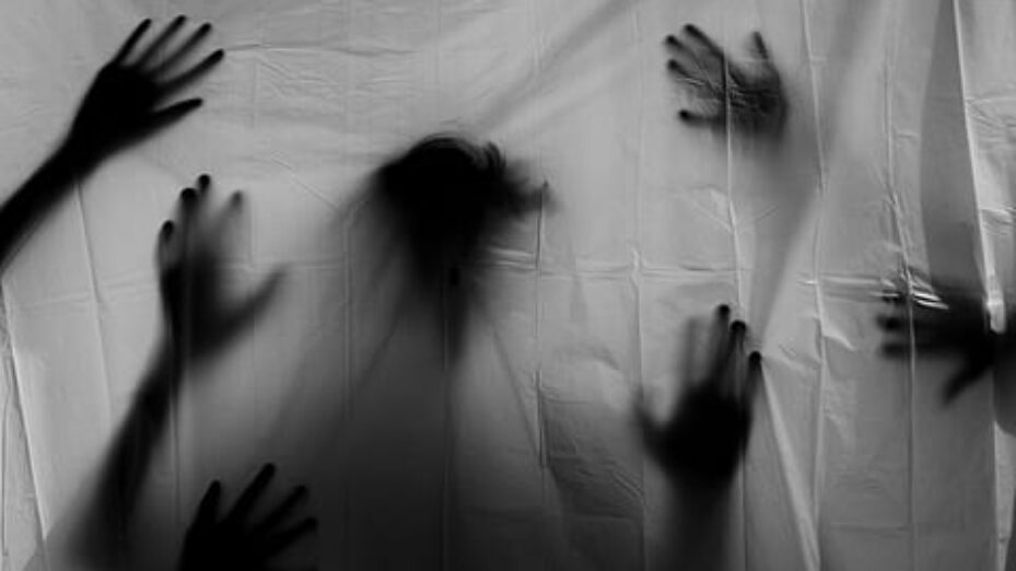 hands-scary-silhouette-horror-thumbnail