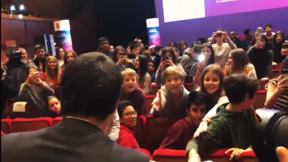 Salvini ovationné par des jeunes