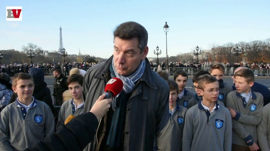 Paroles de jeunes sur le Pont-Alexandre III : “Oui, nous serions prêts à nous engager comme eux”