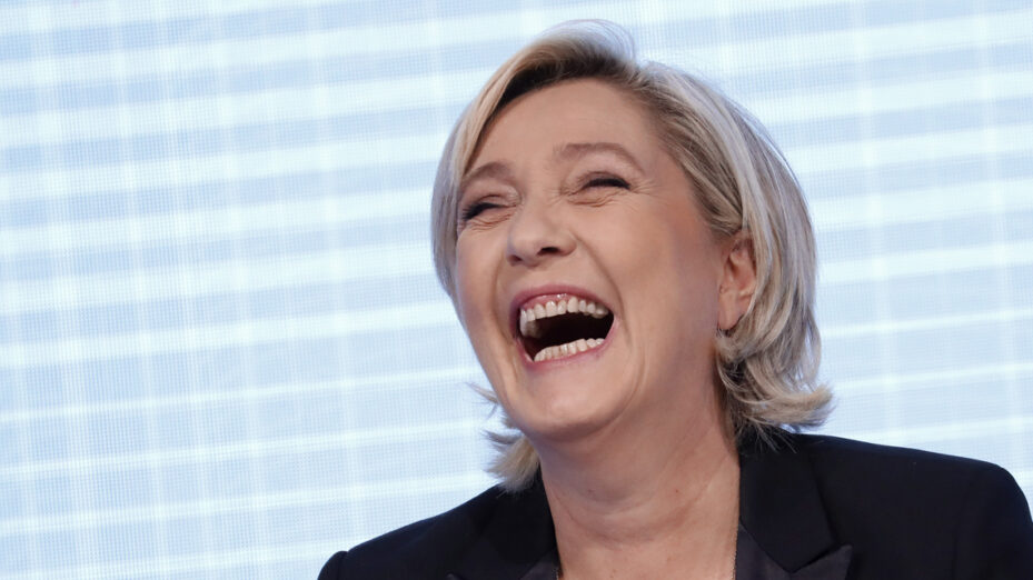 Marine-Le-Pen-menace-entre-les-lignes-de-sanctionner-les-fonctionnaires-qui-participent-aux-enquetes-contre-elle