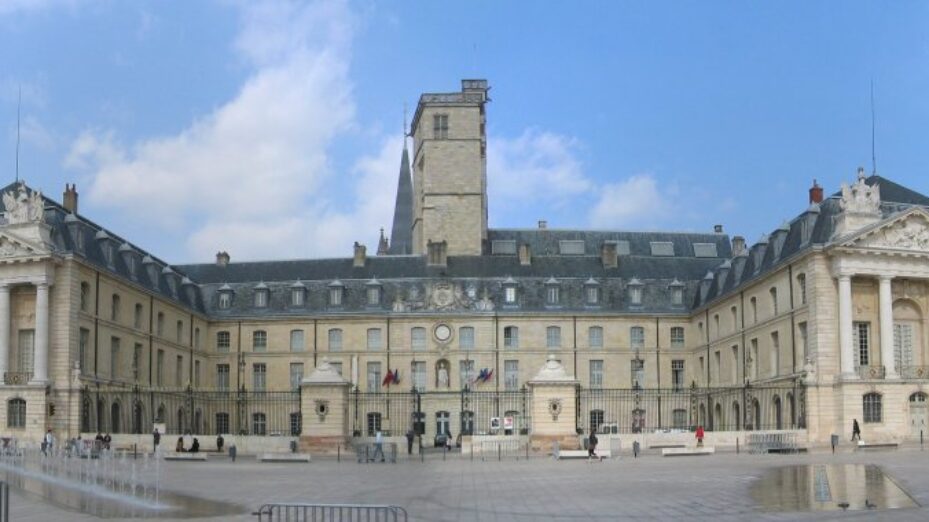 Panoramique_palais_duc_de_Bourgogne