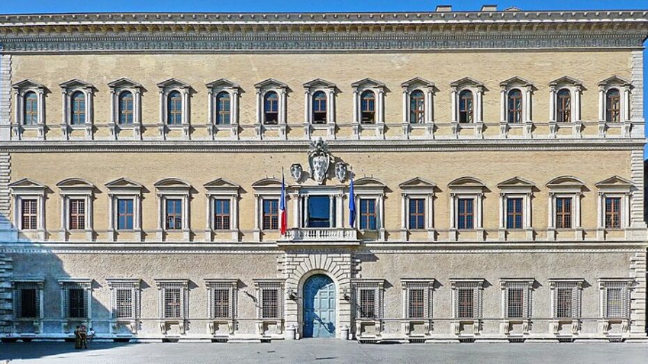 800px-Palazzo_Farnese_Fassade