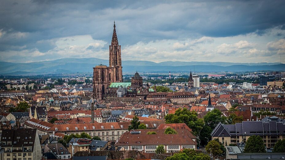 Strasbourg_vue_aérienne_vers_la_cathédrale_septembre_2015