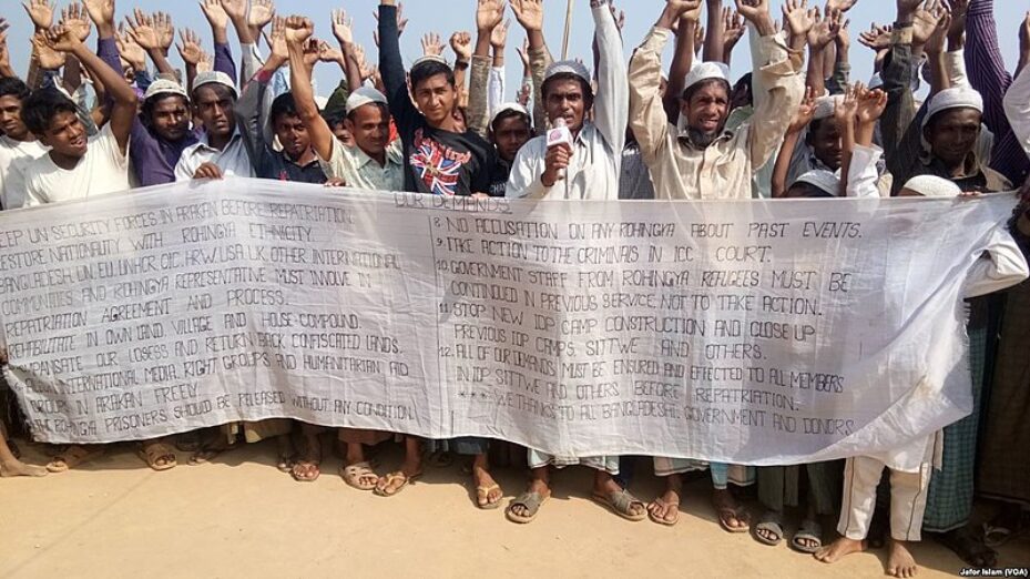 800px-Rohingyas_protesting_repatriation_(Jafor_Islam-VOA)