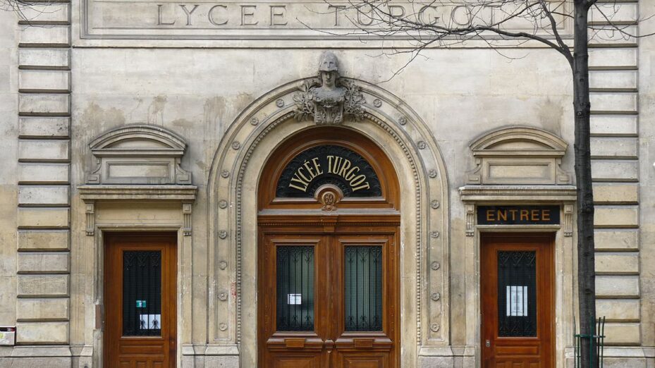 1200px-Paris_lycee_turgot_entree