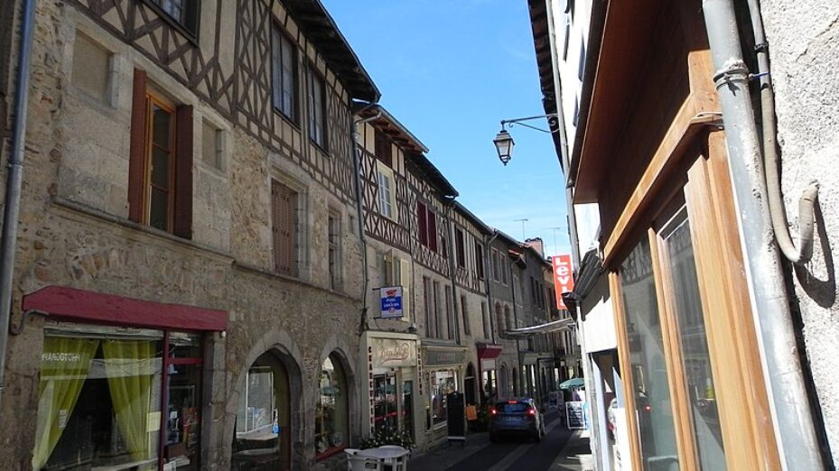 Saint-Léonard-de-Noblat,_Haute-Vienne,_France_-_panoramio_(16)