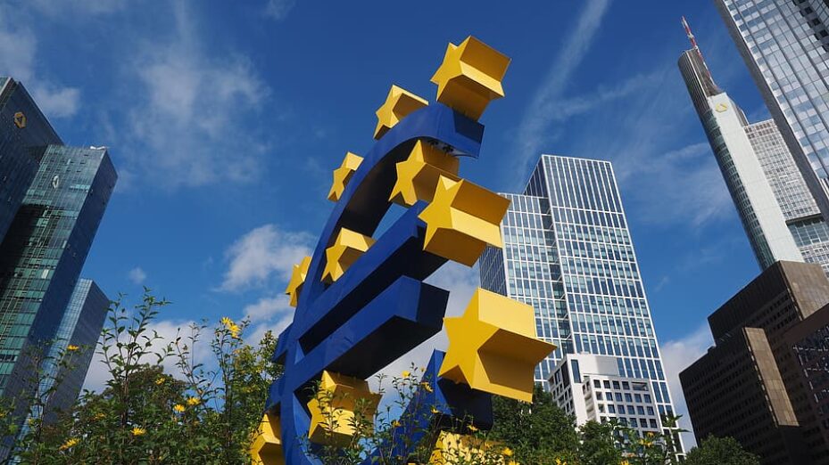 euro-sculpture-euro-sign-artwork-frankfurt