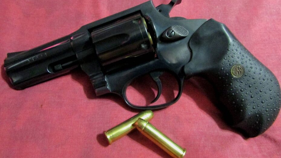gun_bullets_weapon_pistol_bullet_handgun_ammunition_revolver-763971.jpg!d