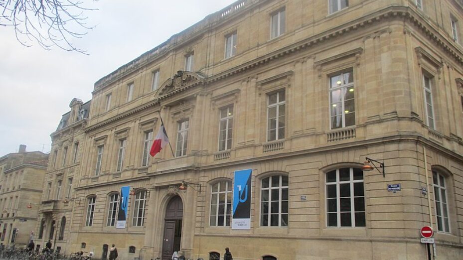 800px-Faculté_de_Droit_Bordeaux