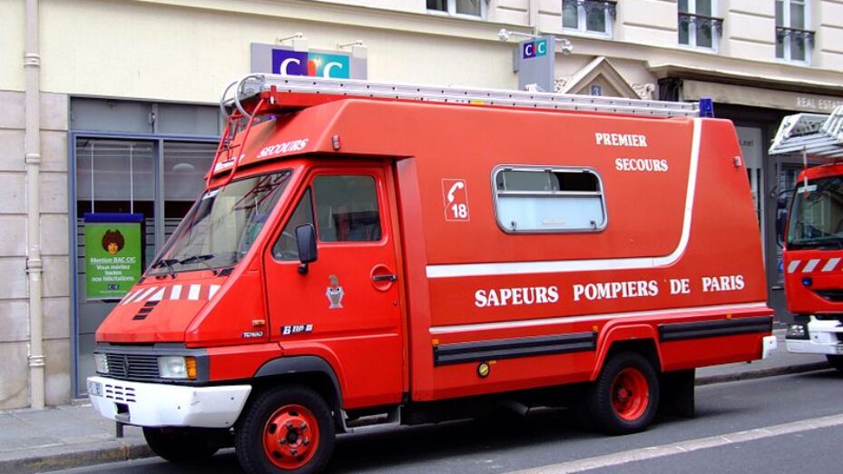 800px-Sapeurs_Pompiers_de_Paris_Renault_B110