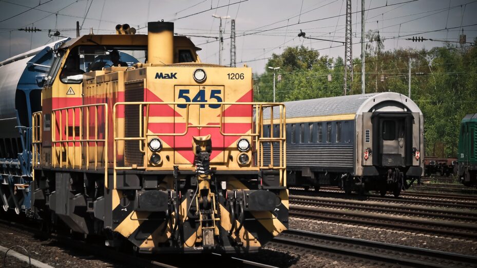 locomotive-1399080_1920