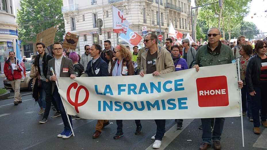 800px-La_France_Insoumise_au_1er_mai_2019_à_Lyon