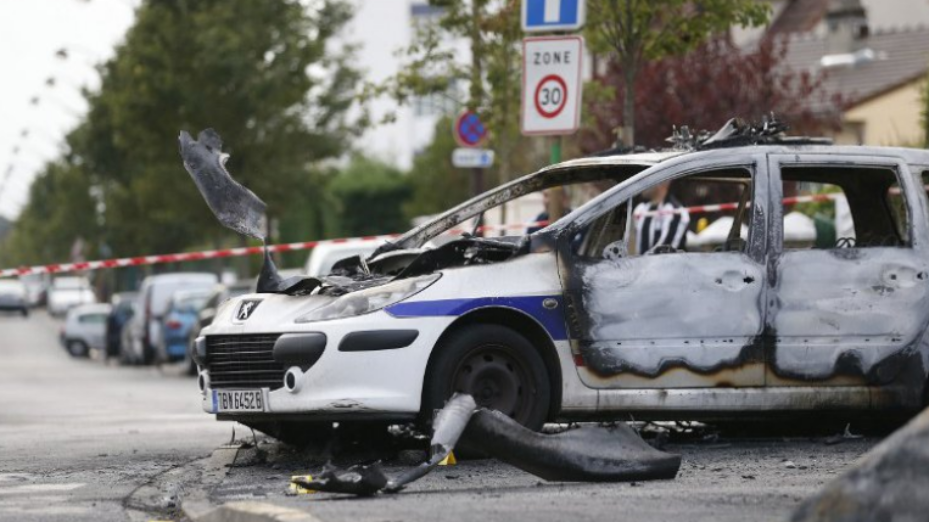 voiture police brulée