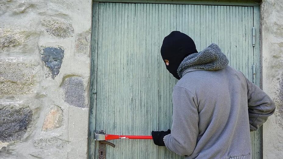 thief-burglary-break-into-balaclava-crowbar-masquerade-burglar