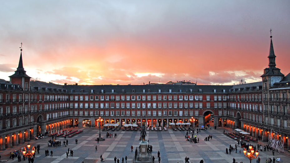 800px-Plaza_Mayor_de_Madrid_02