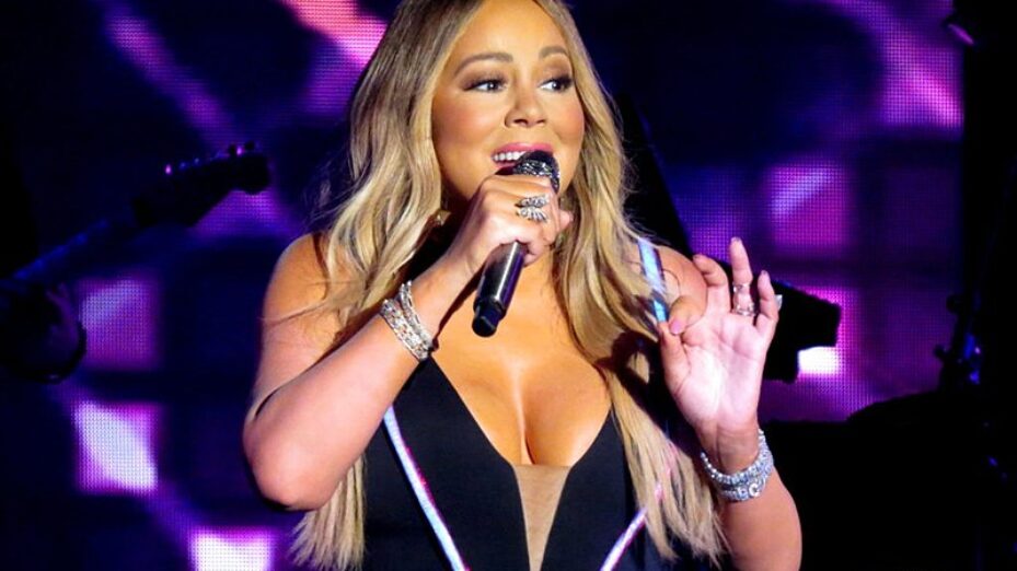 800px-Mariah_Carey_Caution_Tour_1