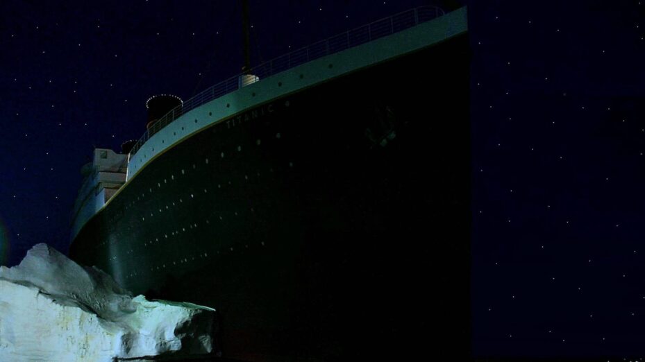 The_TITANIC_after_the_collision_with_the_iceberg