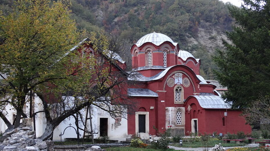 Patriarchate_of_Pec_(Peje)_-_Seat_of_Serbian_Orthodox_Church_-_Outside_Peje_(Pec)_-_Kosovo_-_01