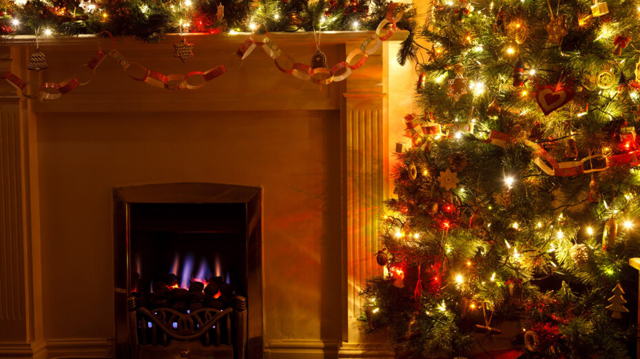 noel christmas-tree-with-fireplace-1