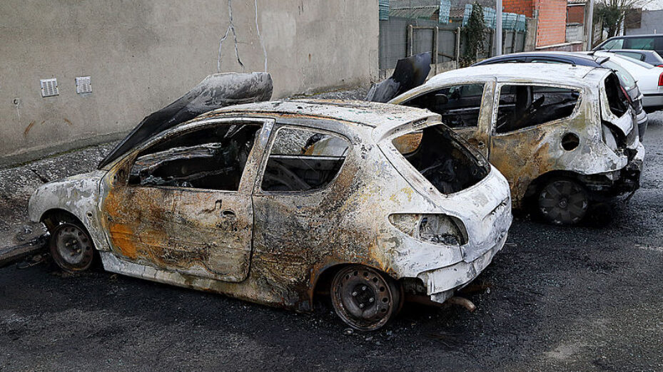 Burnt-out_cars_J1