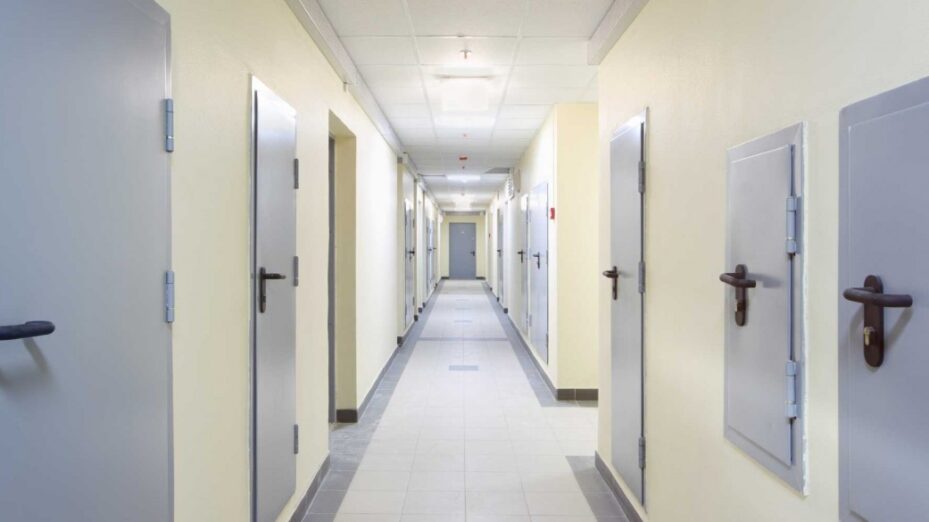 corridor_doors_hall_metal-616515