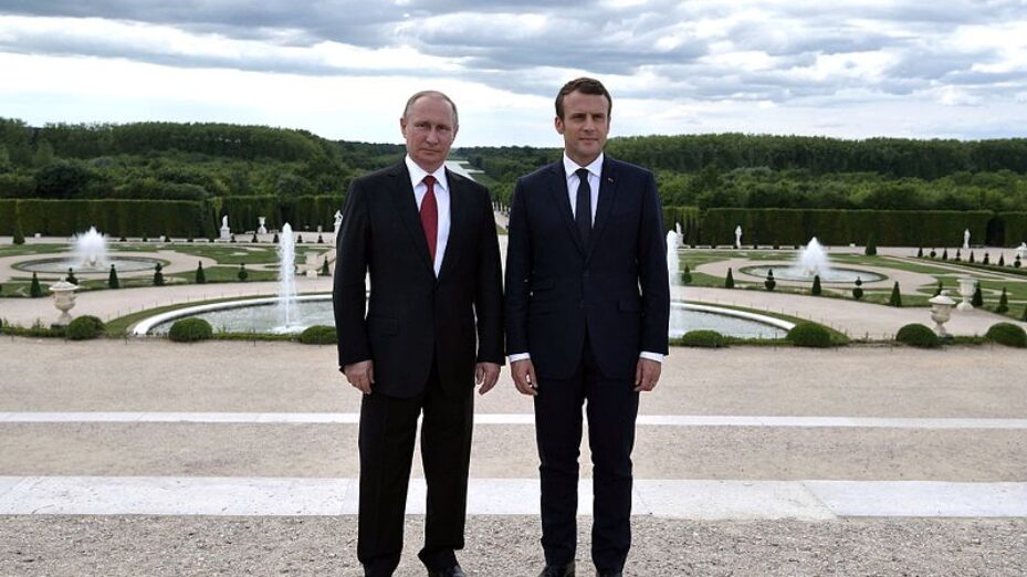 Vladimir_Putin_and_Emmanuel_Macron_(2017-05-29)_18