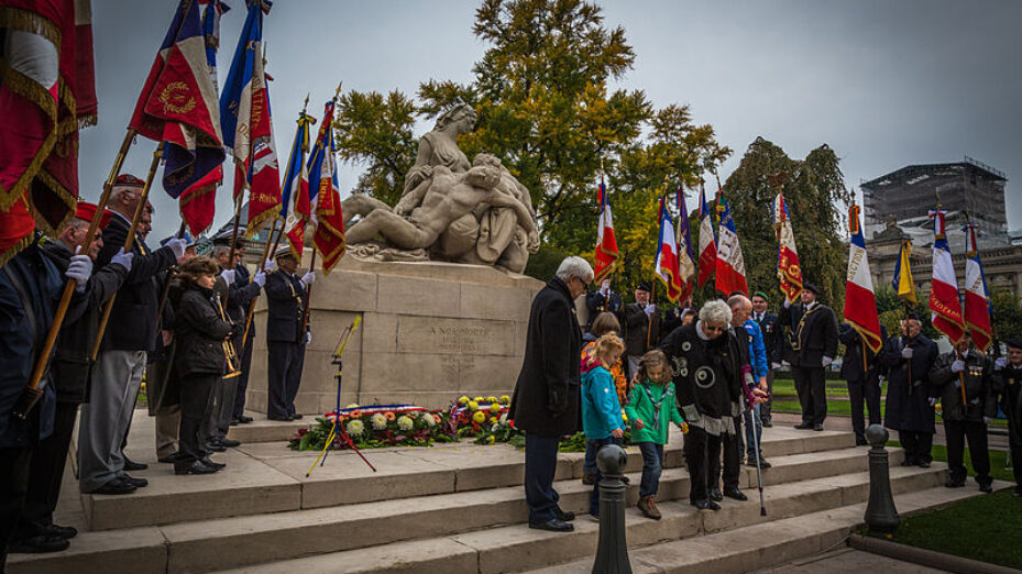 Strasbourg_monument_aux_morts_cérémonie_Toussaint_2013_19