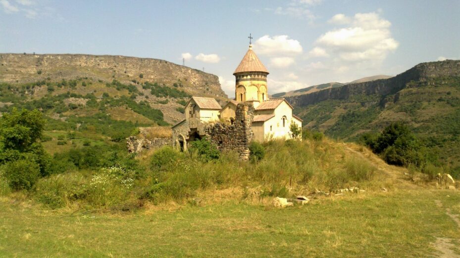 Hnevank_Monastery_2011