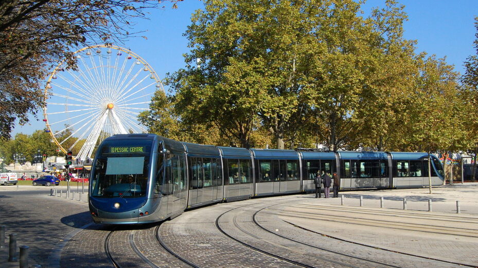 XDSC_7576-tramway-Bordeaux-ligne-B-place-des-Quinconces