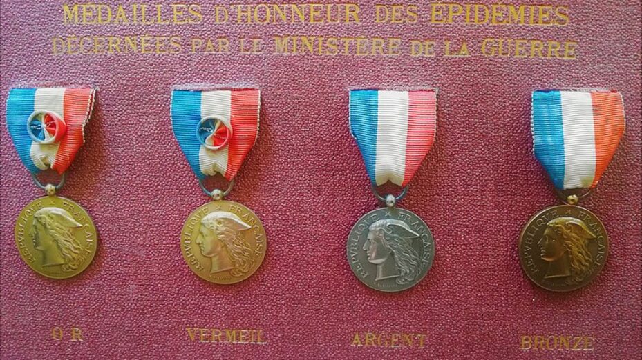 800px-Médaille_des_épidémies_décernées_par_le_ministère_de_la_guerre,_France