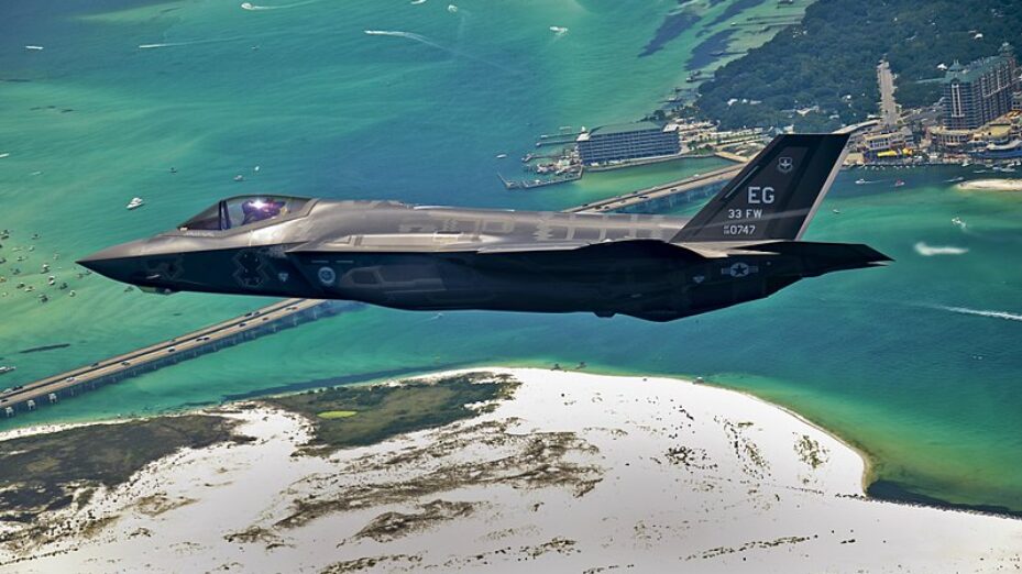 800px-First_F-35_headed_for_USAF_service