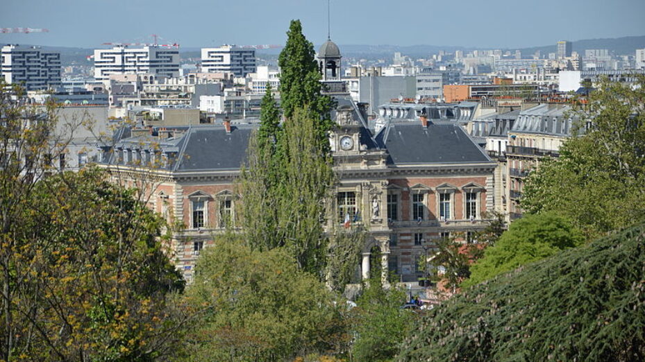 Town_hall_of_Paris_XIXe_arrondissement,_14_April_2014