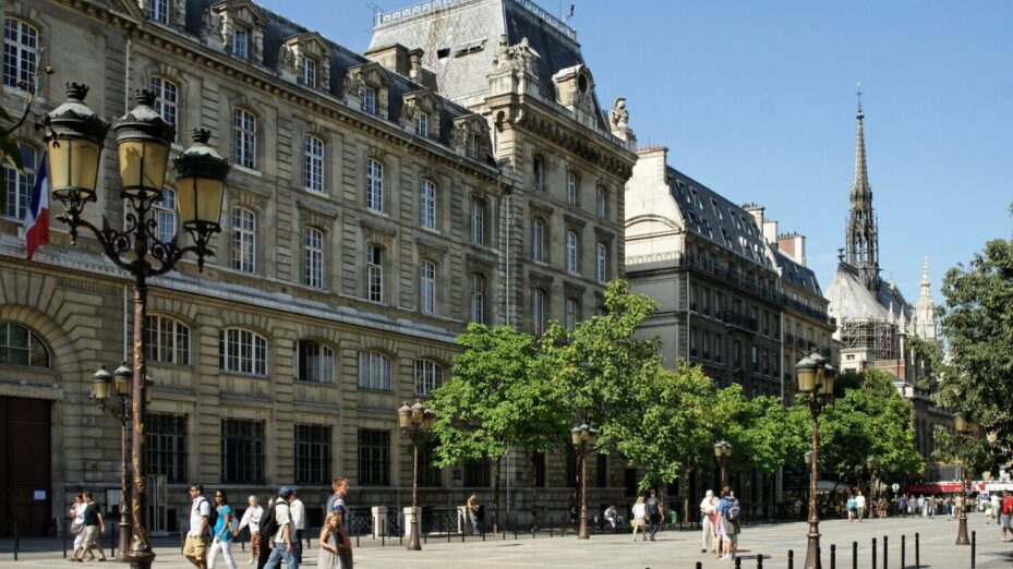 Préfecture_de_police,_Paris_22_August_2009 Par besopha — ParisUploaded by Magnus Manske, CC BY-SA 2.0, https://commons.wikimedia.org/w/index.php?curid=21107273