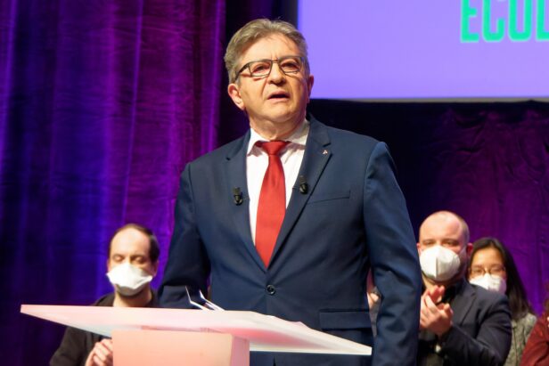 [MEDIAS] Jean-Luc Mélenchon, la « sphère Bolloré » et les « gentils » médias