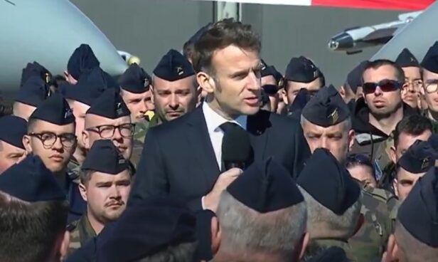 [POINT DE VUE] Macron chez les aviateurs : du grand spectacle !