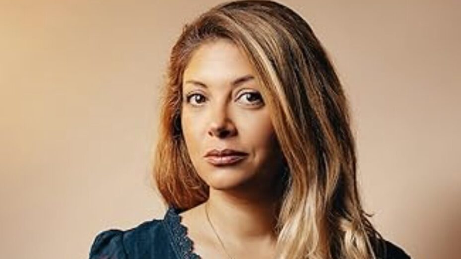 MONA JAFARIAN MONA JAFARIAN