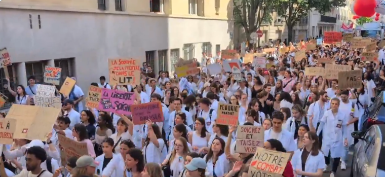 manif médecins avril 2025