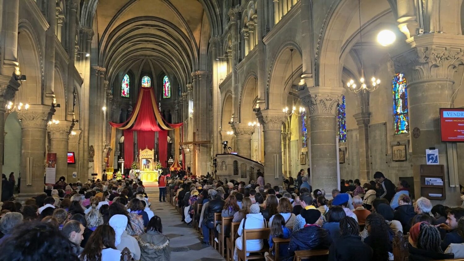 Argenteuil : des centaines de milliers de personnes ont vénéré la Sainte Tunique Argenteuil : des centaines de milliers de personnes ont vénéré la Sainte Tunique
