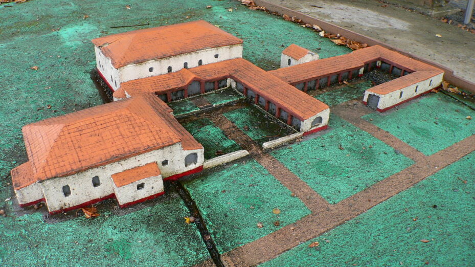CC BY-SA 3.0 Reconstitution d'une villa romaine à Haselburg en Allemagne